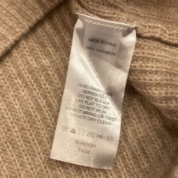 Quince 100% Mongolian Cashmere
Fisherman Turtleneck Sweater Oatmeal Tan Small - Picture 8 of 9